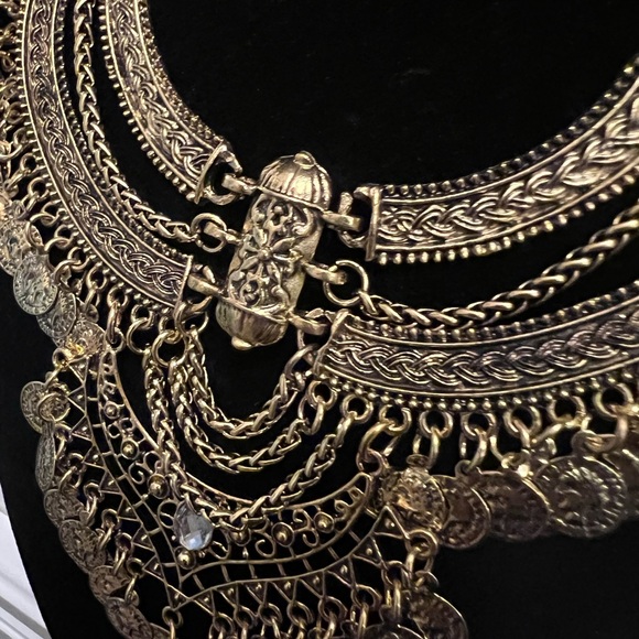 This Vintage Boho Gold Coin Jewelry Set Necklace + Earring Set is all the rage! - Picture 7 of 13